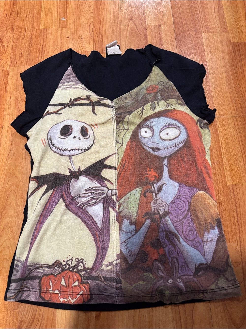 The Nightmare Before Christmas Jack & Sally Graphic top - Picture 2 of 5